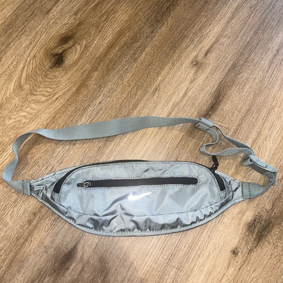 Nike running pouch/ crossbody bag  (set of 2) - Picture 3 of 4